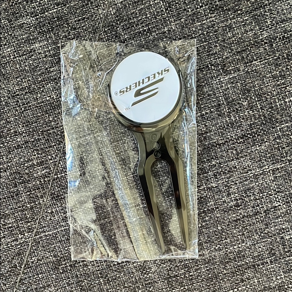 Skechers Golf Divot Tool With Ball Marker